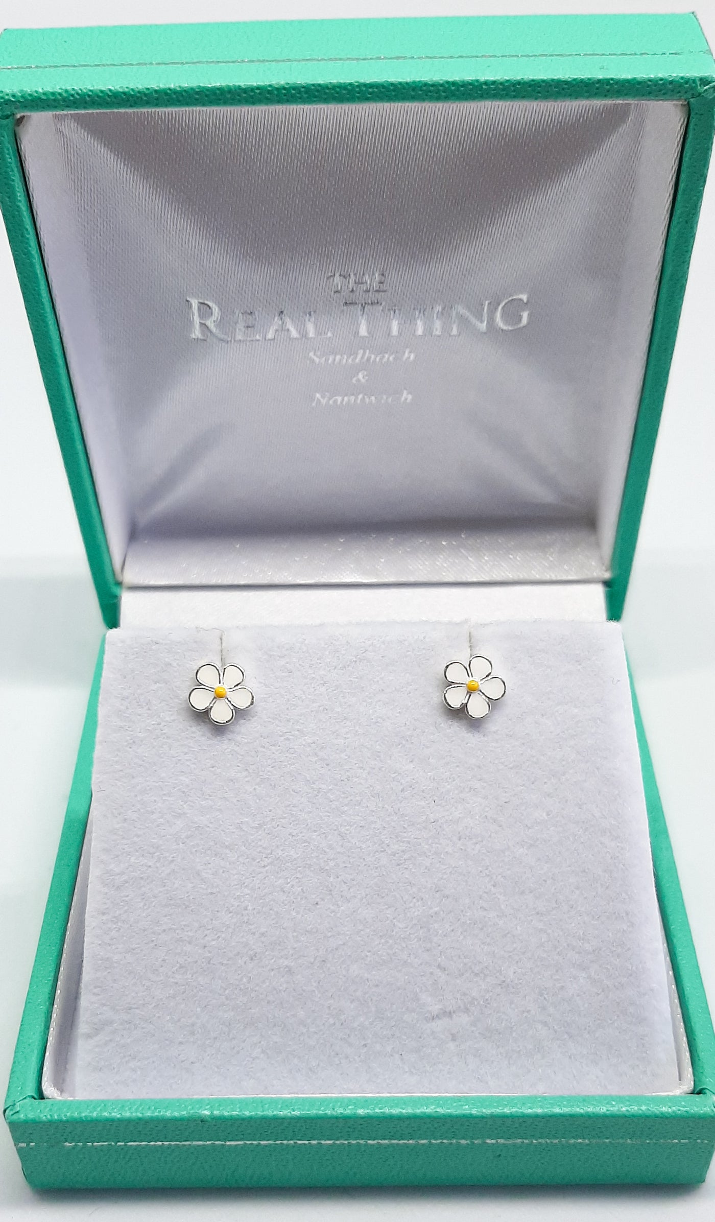 White Daisy Flower Stud Earrings