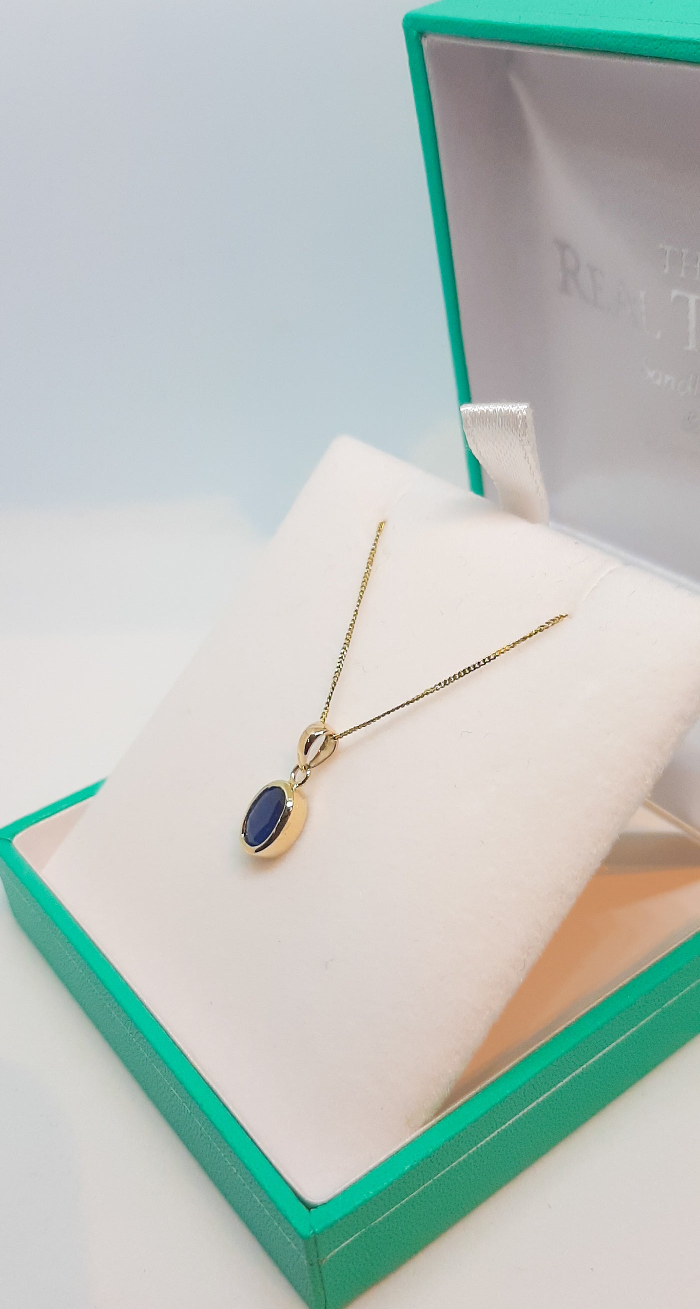 9ct Gold Sapphire Oval Pendant