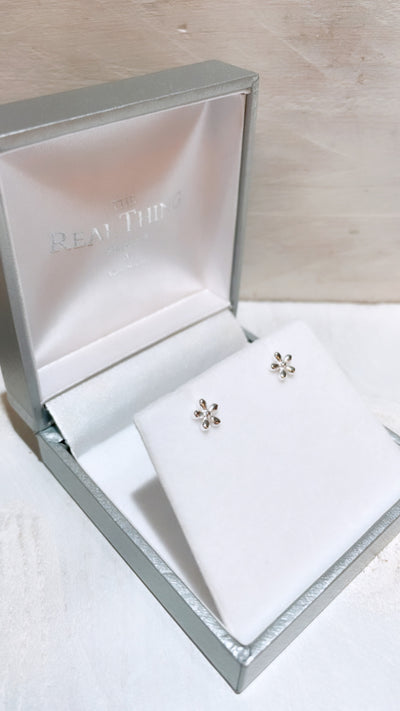 Dainty Daisy Stud Earrings