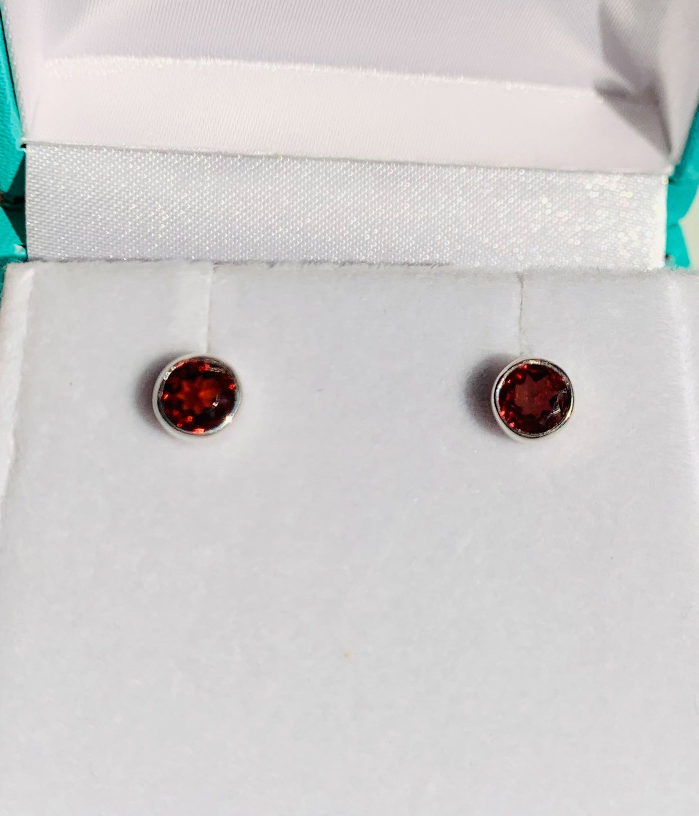 Garnet 5mm Round Facetted Stud Earrings