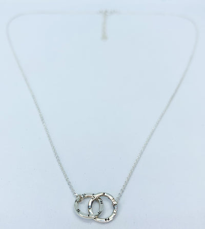 Linked Rings Sisters Necklace