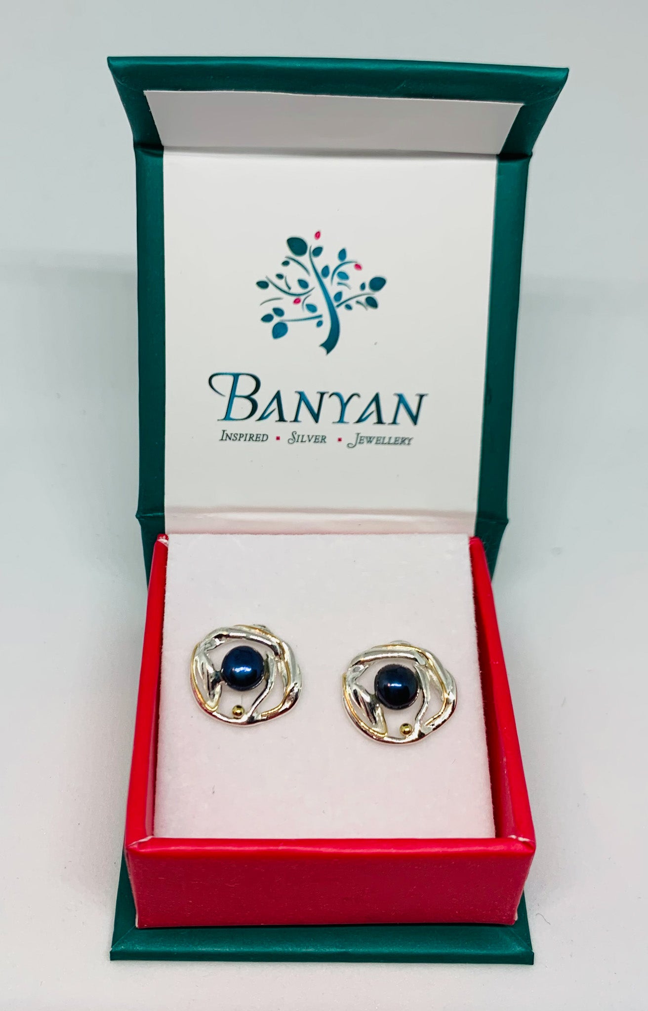 Banyan Black Pearl Disc Stud Earrings