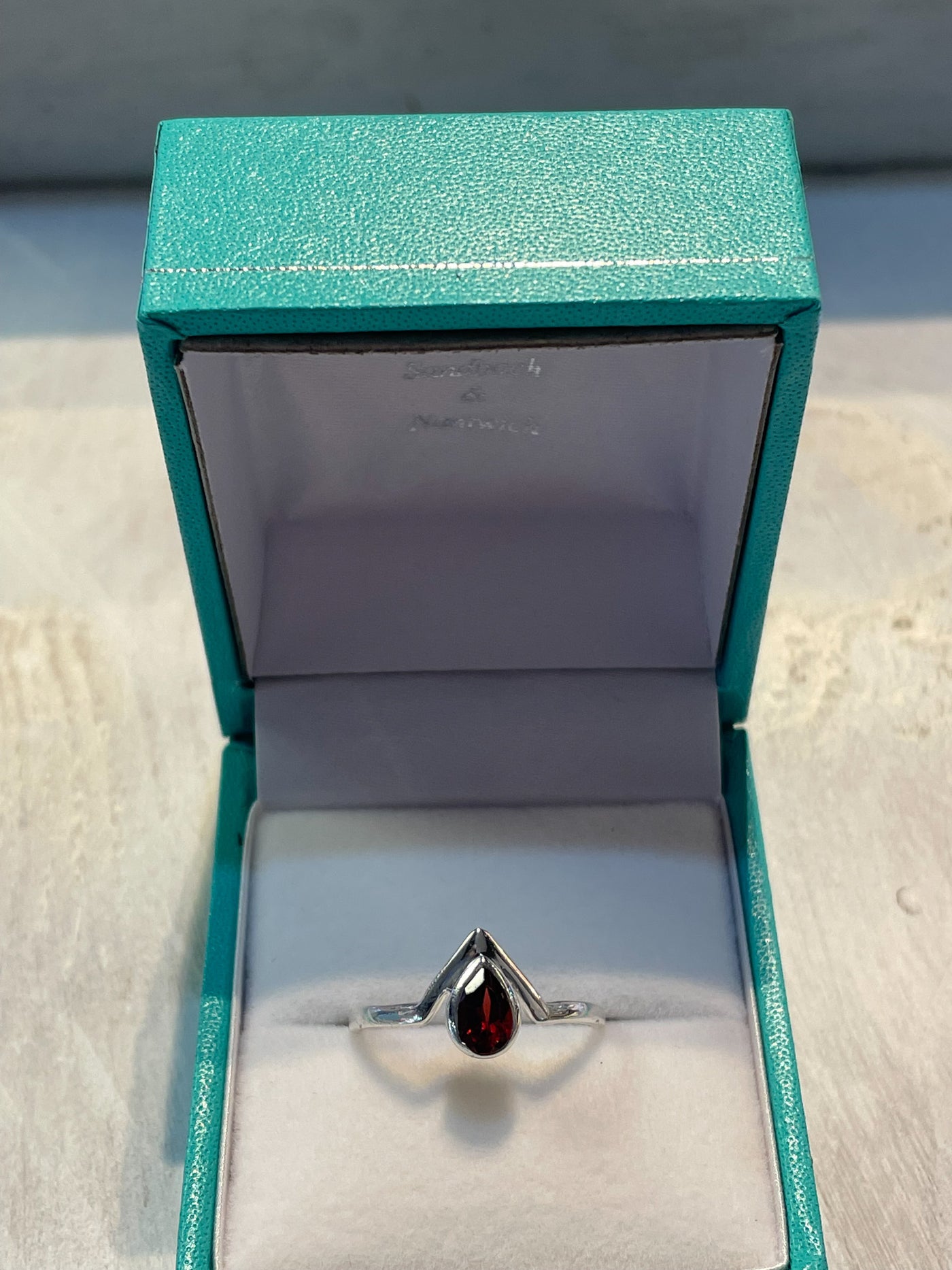 Garnet V Ring